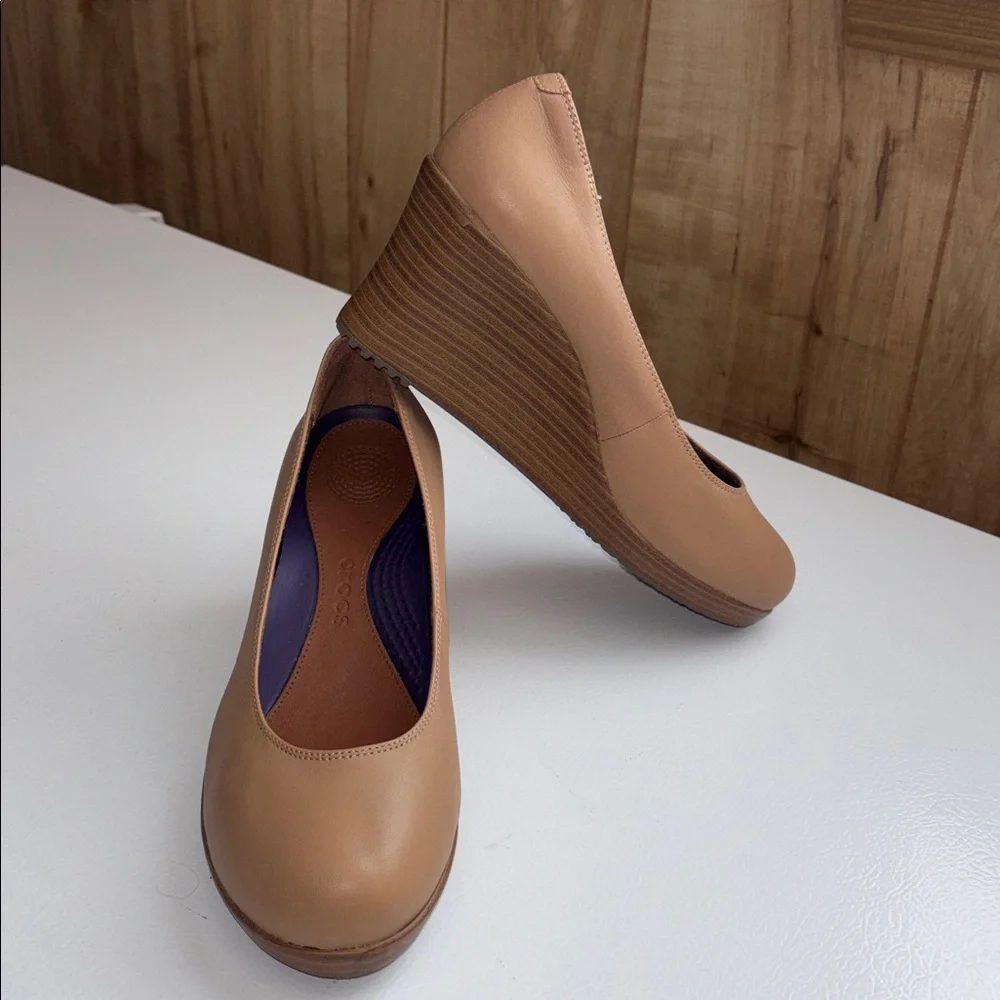 Crocs Tan Brown Wedge Dress Shoes Slip On Comfort Platform 3” Heel Women Size 8 - Picture 2 of 11